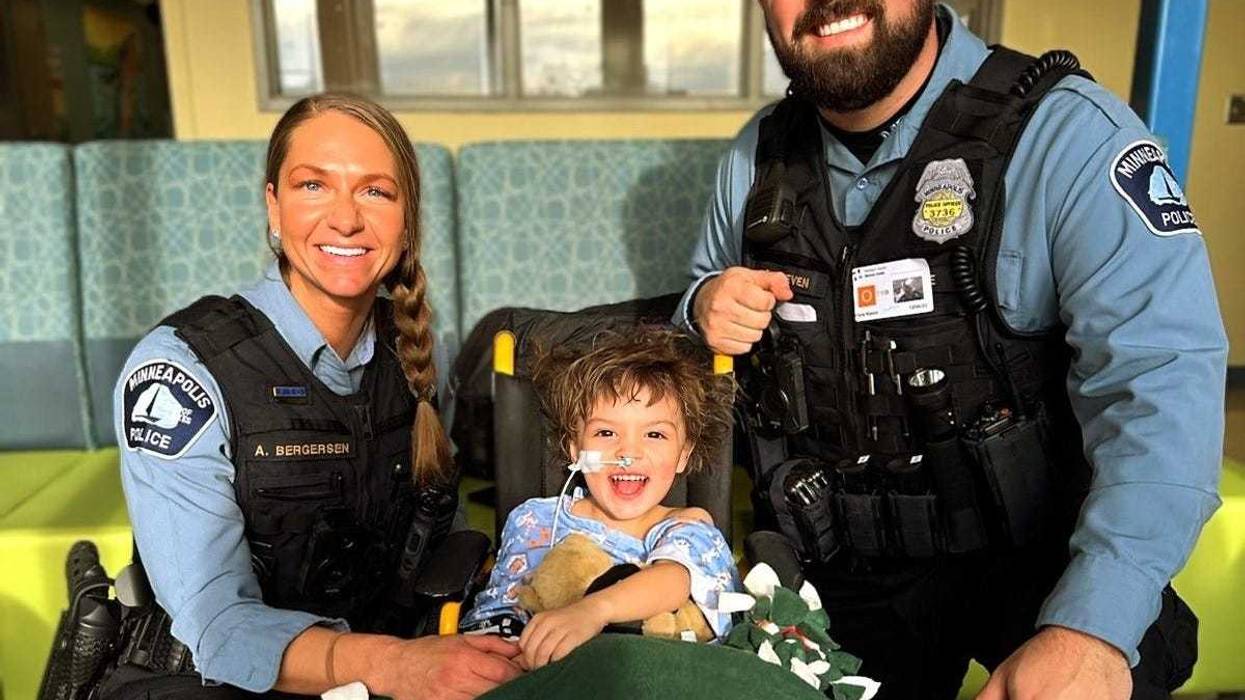 Minneapolis Police Officers who rescued 4-year-old boy with autism from drowning receive Medals of Valor