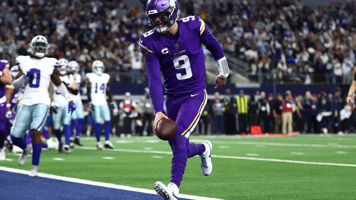 Minnesota Vikings quarterback J.J. McCarthy (9) runs for a touchdown during the first half against the Dallas Cowboys at AT&T Stadium.