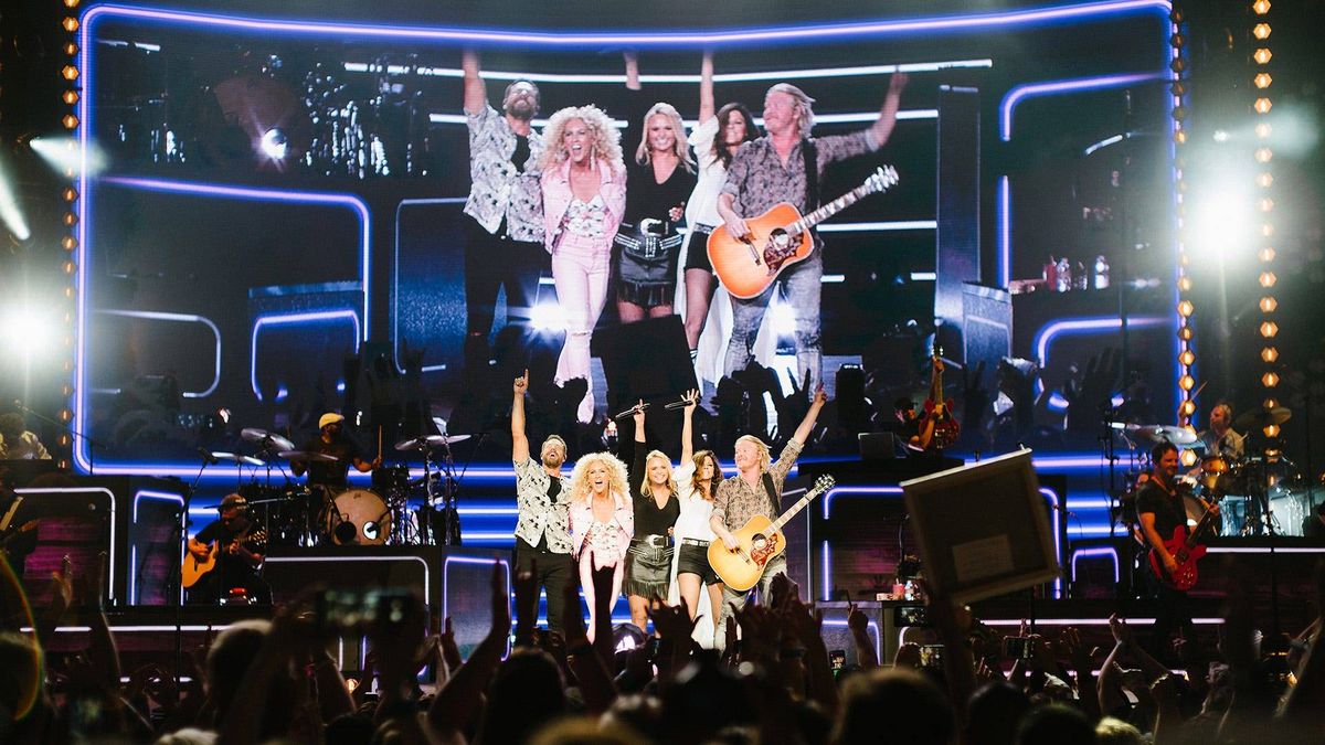 Miranda Lambert & Little Big Town perform together during 2018’s The Bandwagon Tour