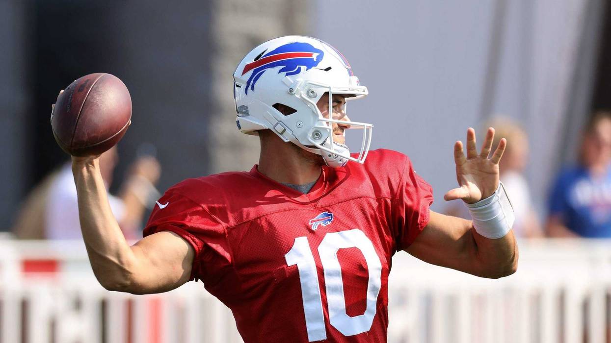 Mitch Trubisky throwing in Bills practice
