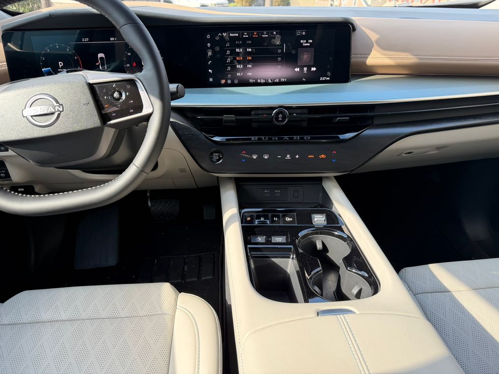 Modern Nissan Murano interior: steering wheel, dual digital displays, and cream leather seats.