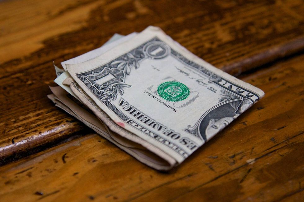 Working Mom Receives $9 Paycheck After Bartending for More Than 70 Hours