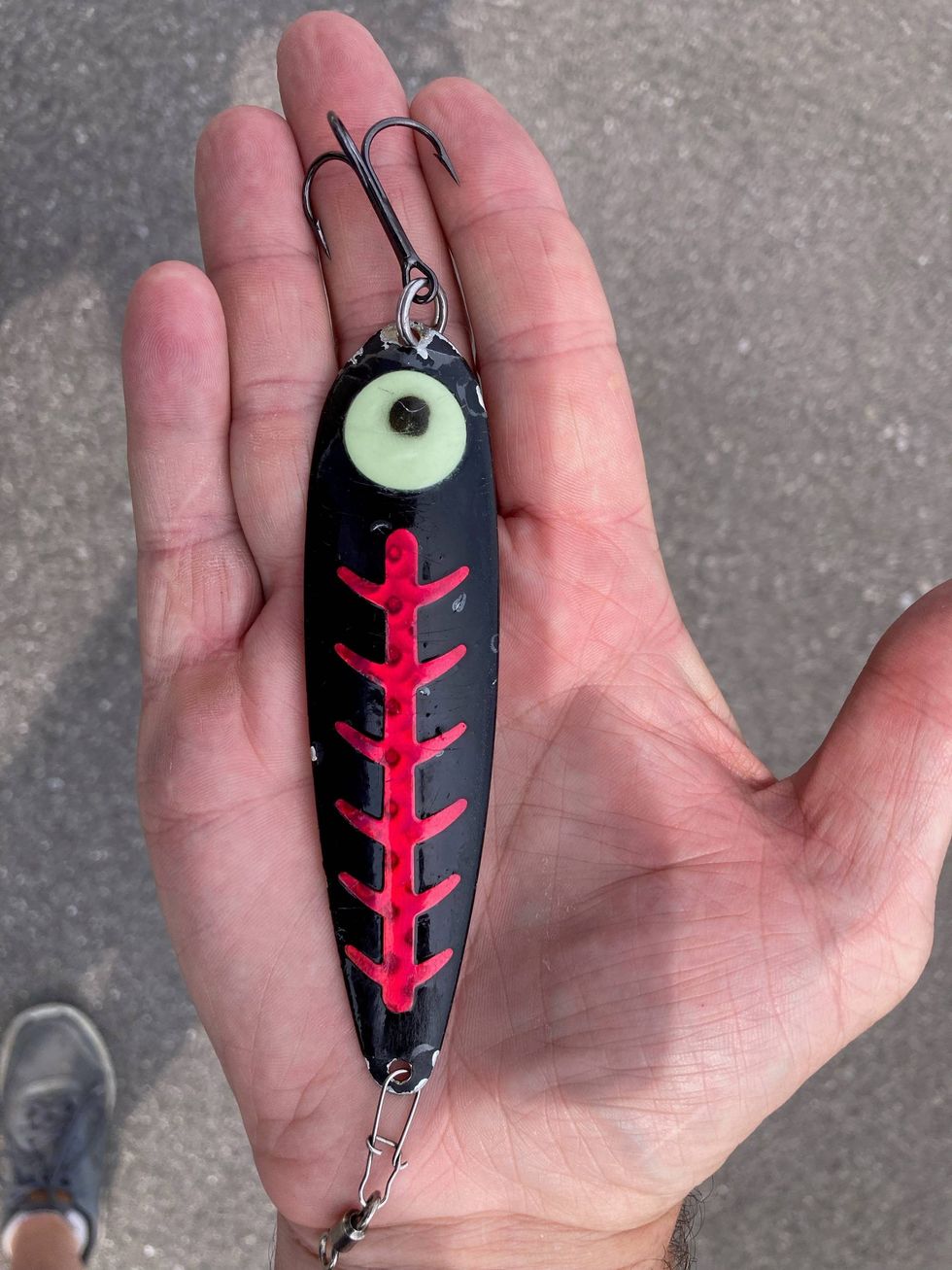 Moonshine raspberry carbon spoon lure