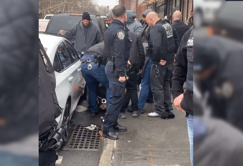 More officers arrived to assist in Donald Davis