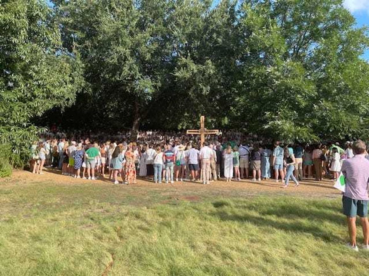 Mourners gather for prayer vigil to honor Camp Mystic flood victims