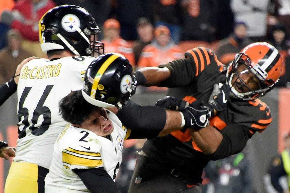 Myles Garrett hits Mason Rudolph