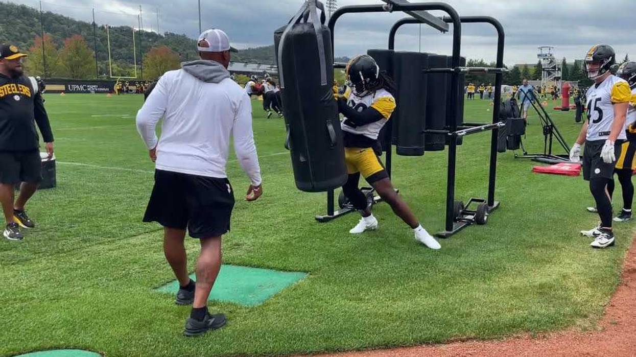 Najee Harris working in practice