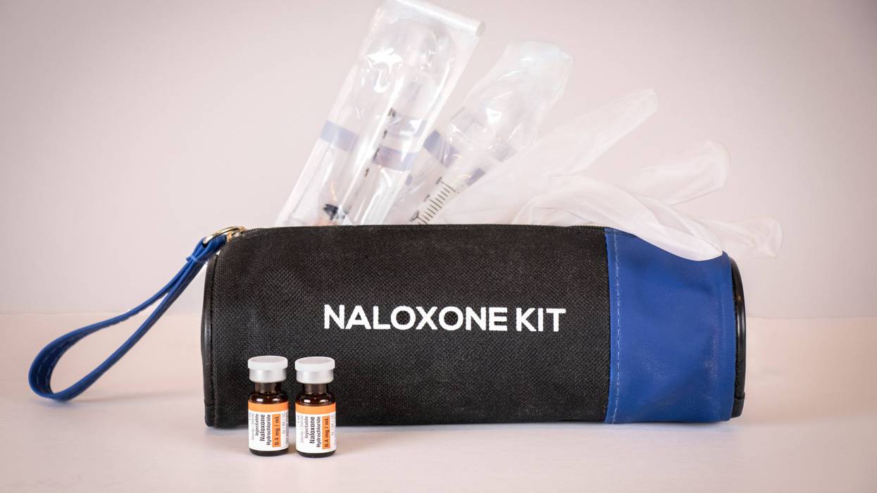 Naloxone kit