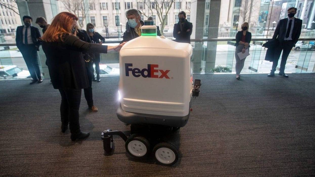 Named Roxo, the robot is being tested to deliver short-range products autonomously.