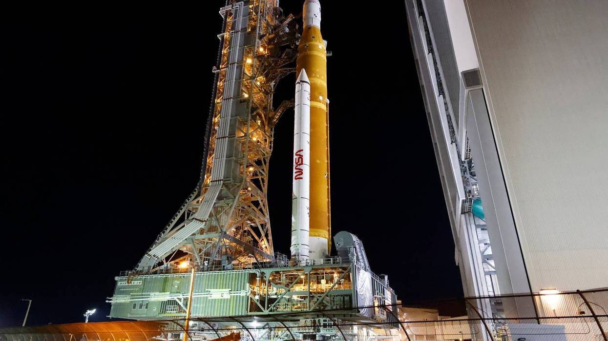 NASA's moon rocket moved to launch pad for 1st test flight