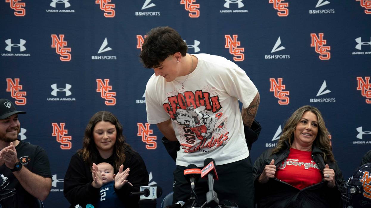 Nashville Christian's five-star quarterback Jared Curtis unveils his new t-shirt and his decision to sign with Georgia with his family at his side