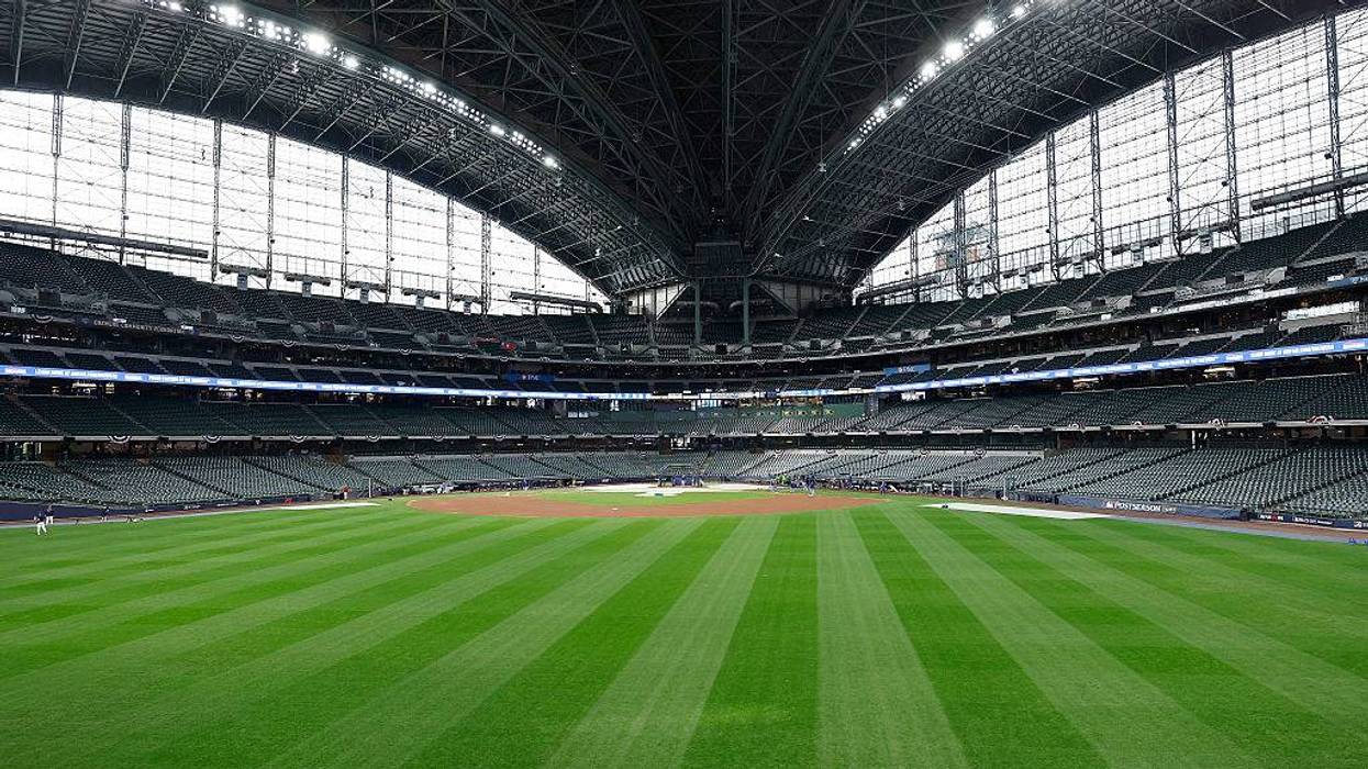 National League Championship Series - Los Angeles Dodgers v Milwaukee Brewers - Game Two