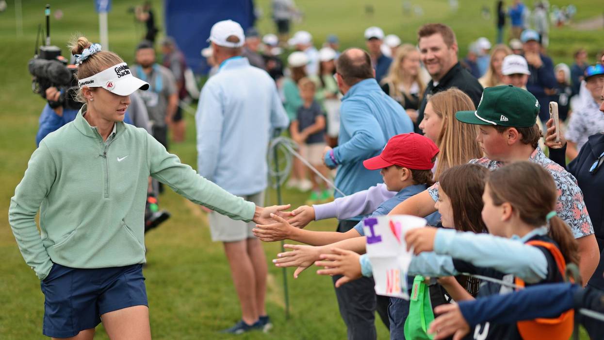 Nelly Korda soaks up fan support and shrugs off late mistake, after 2-under 70 to start Women's PGA