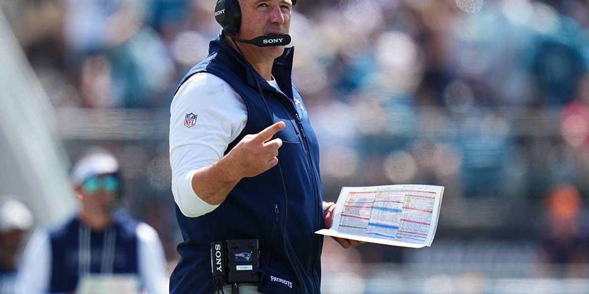 Mike Vrabel uses golf analogy to explain Drake Maye’s struggles - audacy.com