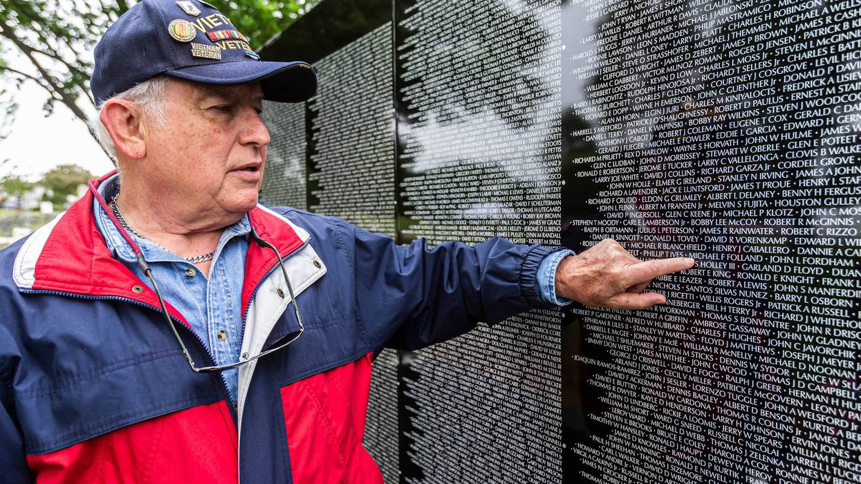 New Lenox couple says it’s a ‘pretty big honor’ to be Vietnam Moving Wall caretakers