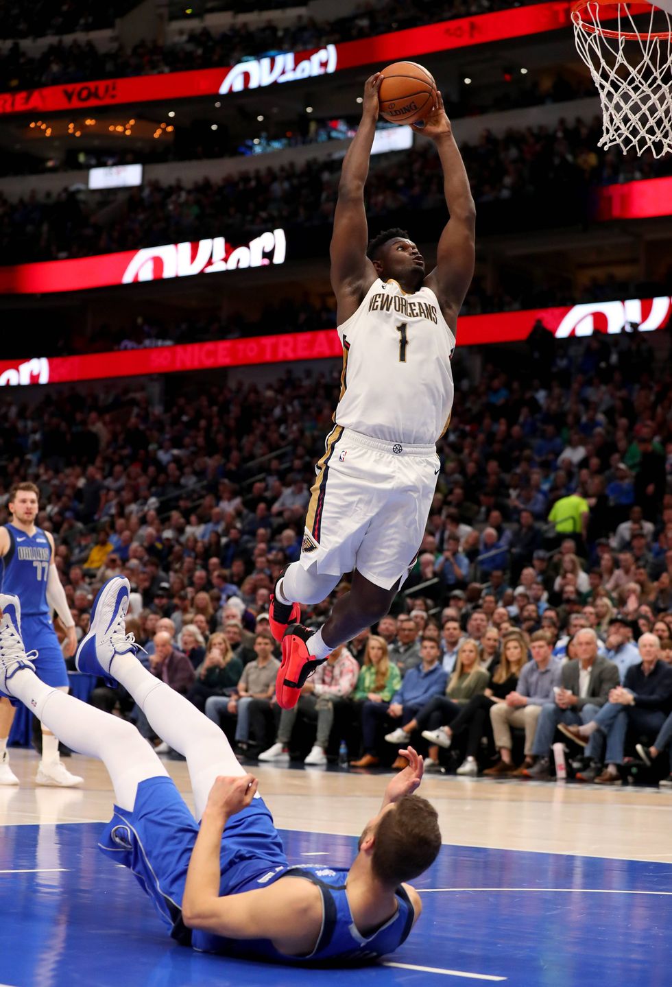 New Orleans forward Zion Williamson attacks the basket