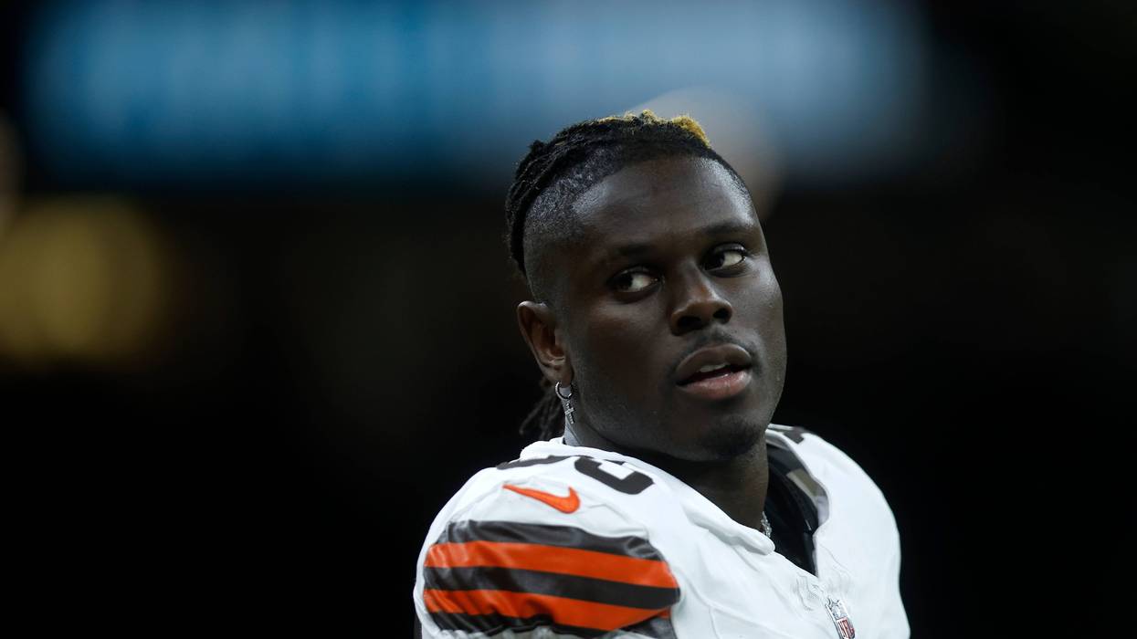 NEW ORLEANS, LOUISIANA - NOVEMBER 17: David Njoku #85 of the Cleveland Browns looks on during the game against the New Orleans Saints at Caesars Superdome on November 17, 2024 in New Orleans, Louisiana.