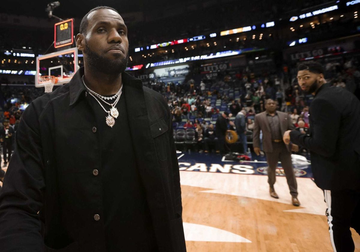 New Orleans Pelicans forward Anthony Davis looks back at Los Angeles Lakers forward LeBron James following a game at the Smoothie King Center.