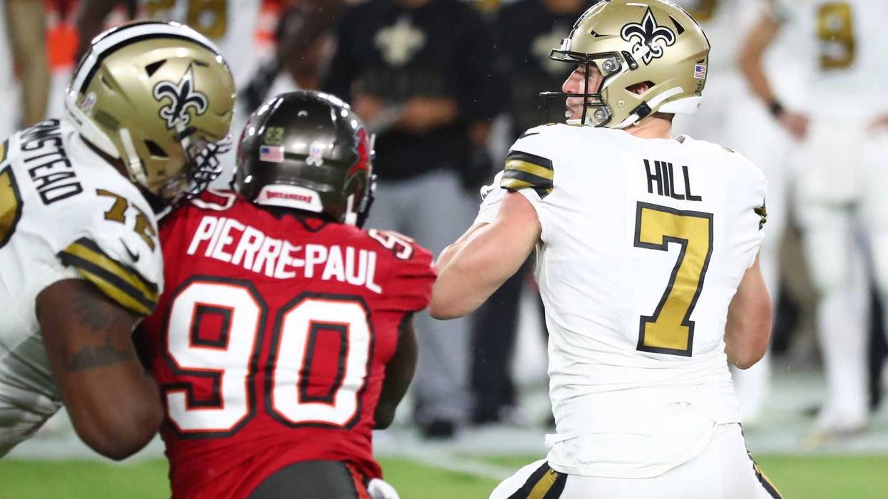 New Orleans Saints quarterback Taysom Hill (7) drops back to pass against the Tampa Bay Buccaneers in the first quarter of a NFL game at Raymond James Stadium.