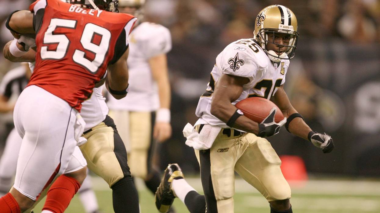 New Orleans Saints running back (25) Reggie Bush runs around the end against the Atlanta Falcons linebacker (59) Michael Boley during the 4th quarter at the Louisiana Superdome in New Orleans.