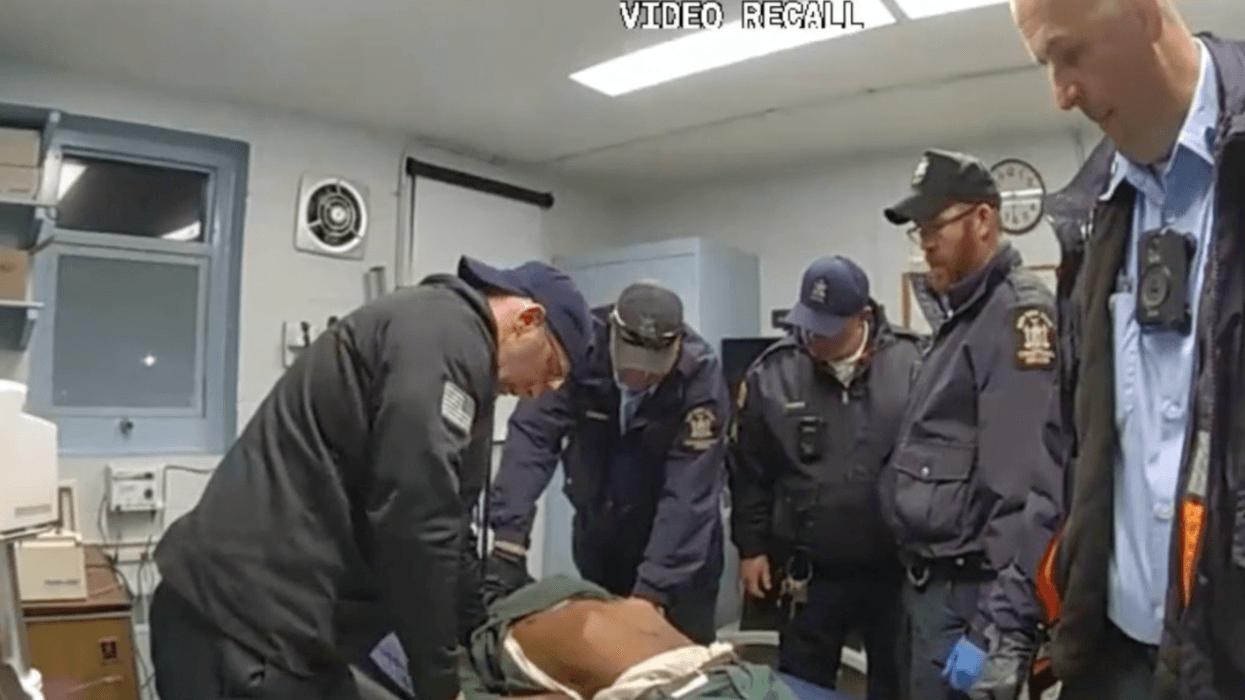 New York correction officers pummeled handcuffed prisoner before death, footage shows