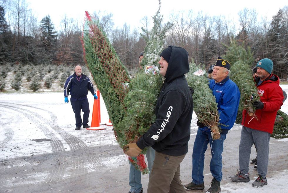 New York Guard volunteers support Trees for Troops