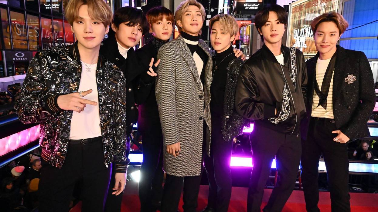 NEW YORK, NEW YORK - DECEMBER 31: BTS attend Dick Clark's New Year's Rockin' Eve With Ryan Seacrest 2020 on December 31, 2019 in New York City. (Photo by Astrid Stawiarz/Getty Images for Dick Clark Productions )