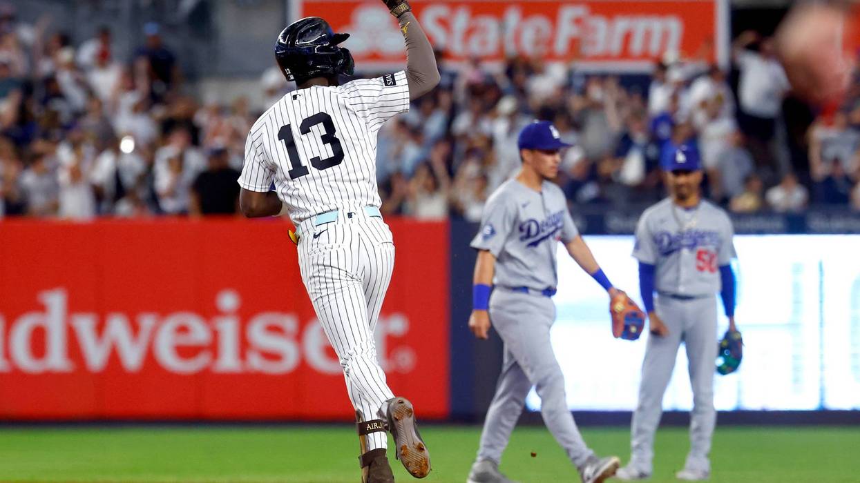 Jazz Chisholm Jr. hits tiebreaking homer in 8th and Yankees beat Dodgers 2-1 to split doubleheader