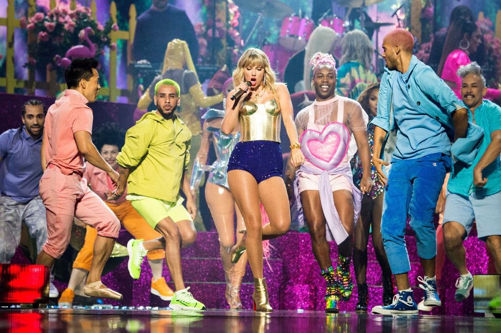 NEWARK, NEW JERSEY - AUGUST 26: Taylor Swift performs onstage during the 2019 MTV Video Music Awards at Prudential Center on August 26, 2019 in Newark, New Jersey. (Photo by John Shearer/Getty Images)