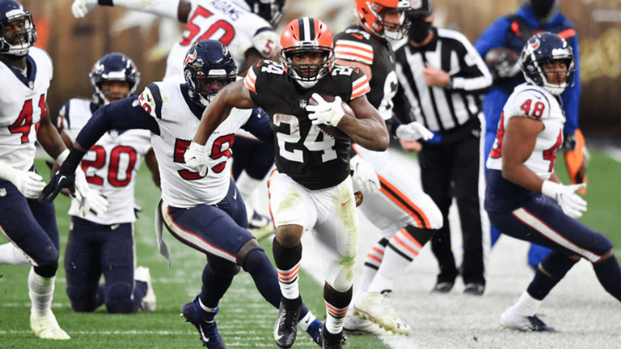 Nick Chubb #24 of the Cleveland Browns runs the ball for 59 yards against the Houston Texans during the second half at FirstEnergy Stadium