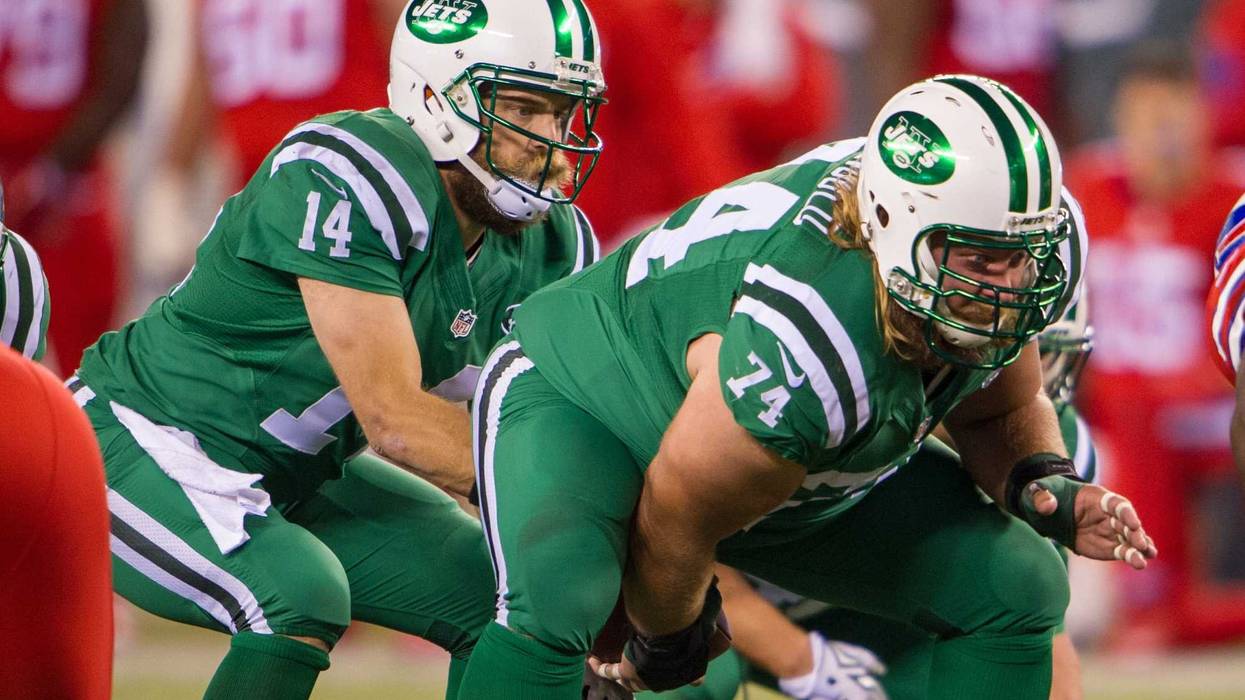 Nick Mangold hikes the ball to New York Jets quarterback Ryan Fitzpatrick in the second half at MetLife Stadium.