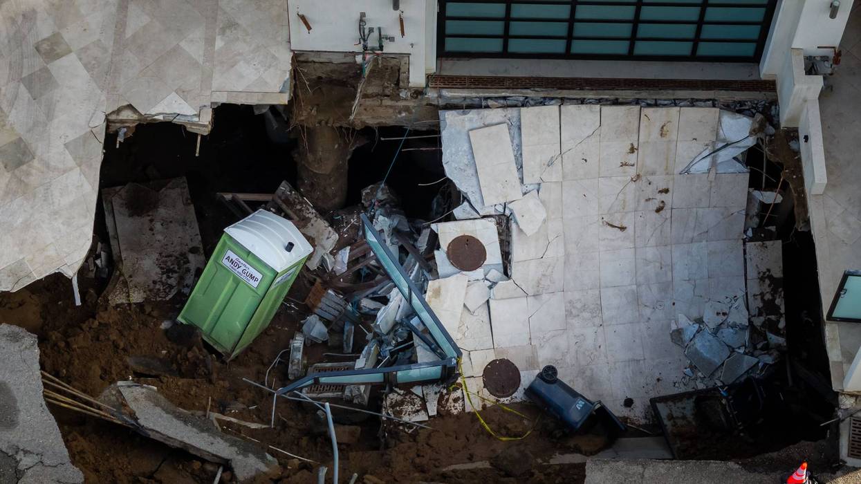 Nicolas Cage Driveway Collapse 75