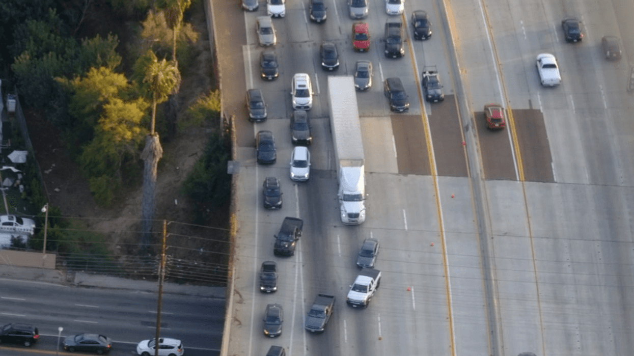 Northbound I-405 closed as police investigate shooting in Van Nuys
