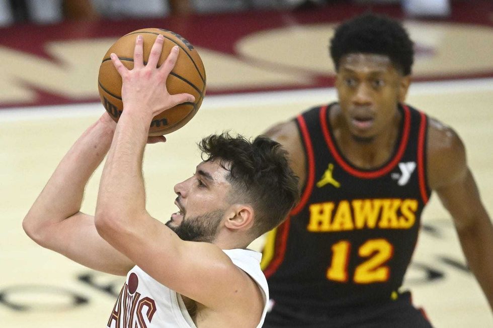 Nov 27, 2024; Cleveland, Ohio, USA; Cleveland Cavaliers guard Ty Jerome (2) shoots beside Atlanta Hawks forward De