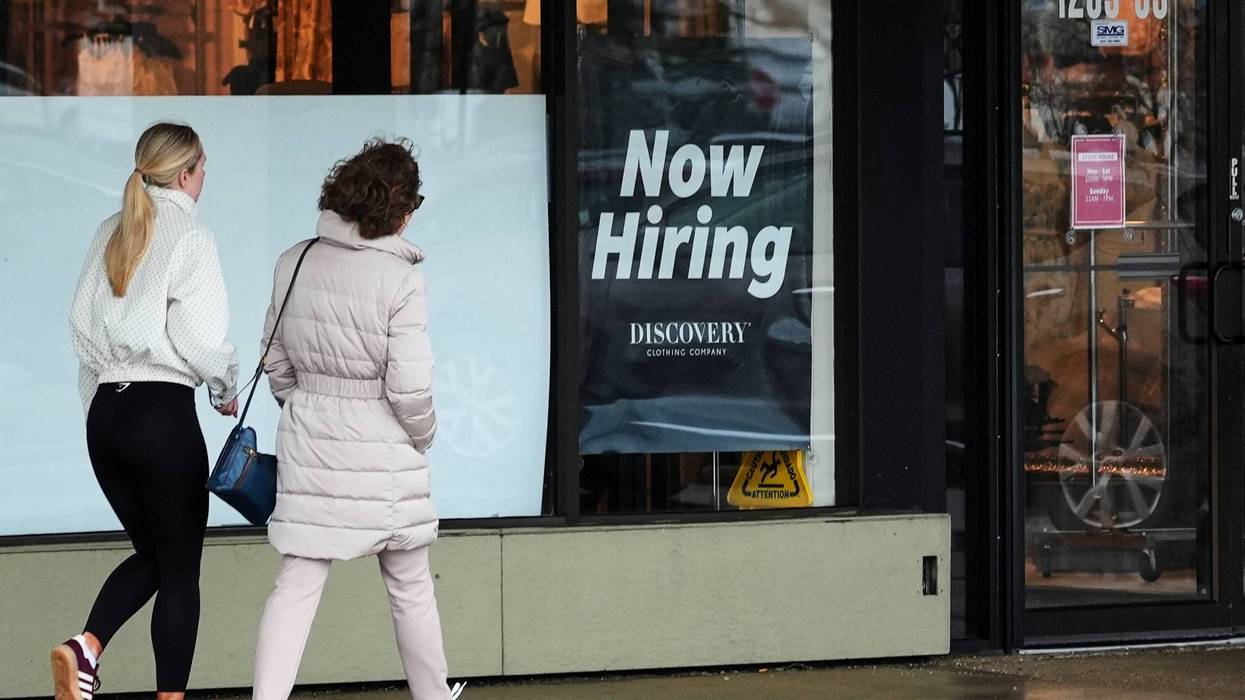 US jobless claims fall last week as layoffs remain low despite global economic uncertainty