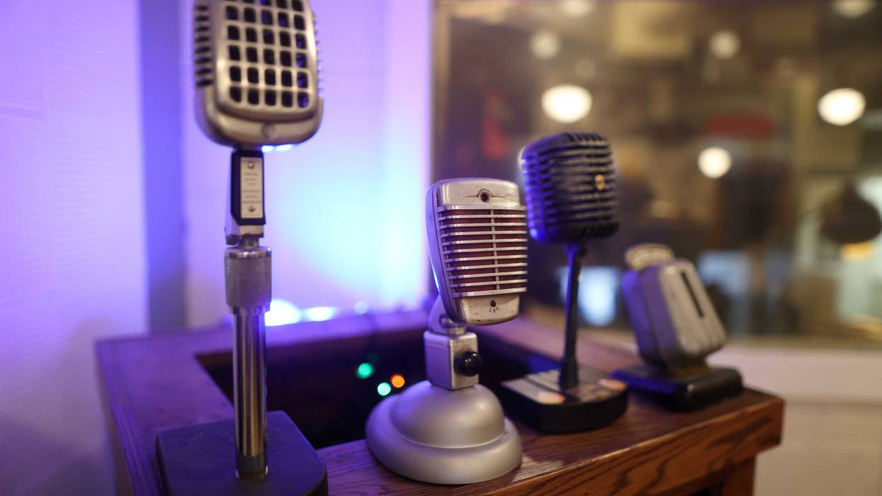 **NSFW** Retail Worker Uses PA System To Quit