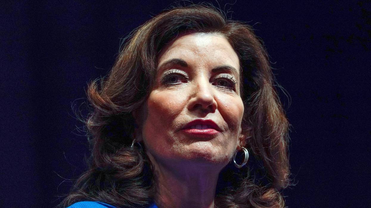 NY-HOCHUL-ASESORA ARRESTADA
