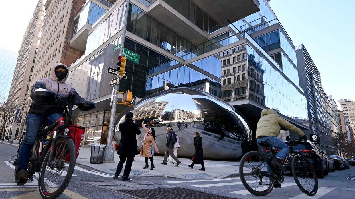 NY version of Chicago's Bean sculpture
