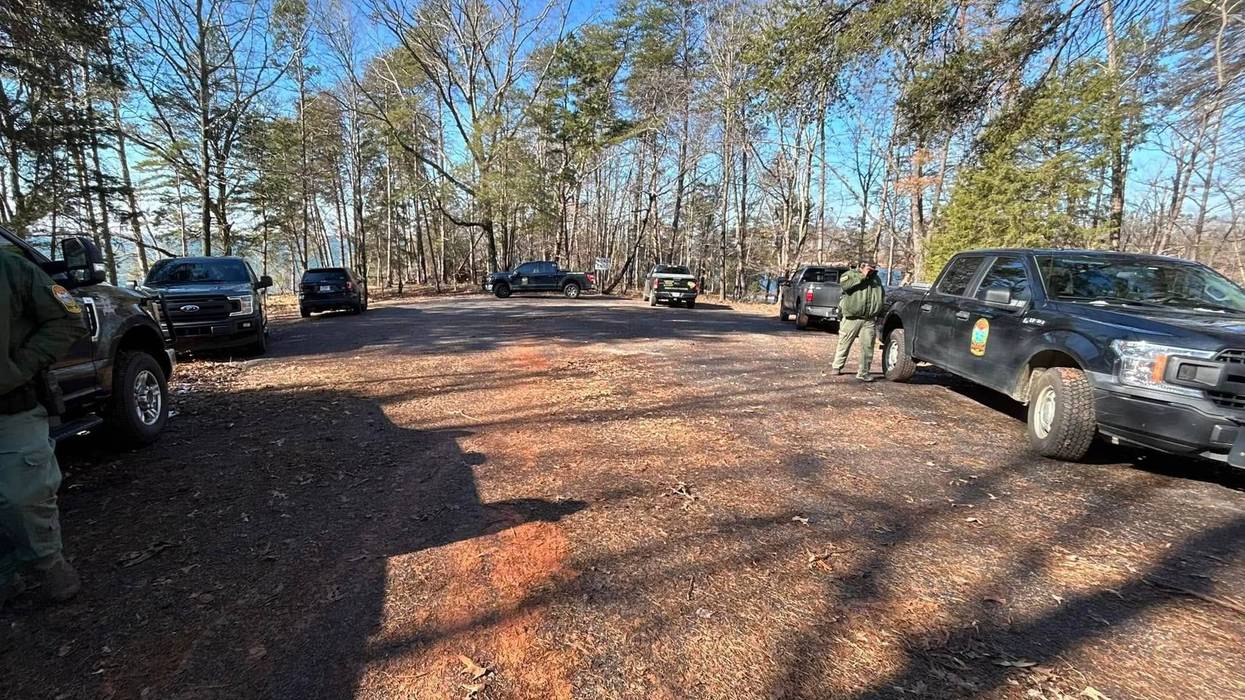 Officials responding to capsized boat on Lake Hartwell in Anderson County.