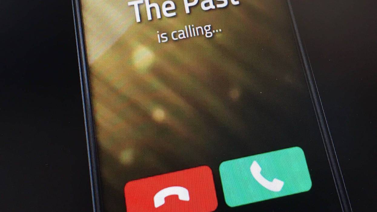 old cell phone says "The past is calling"
