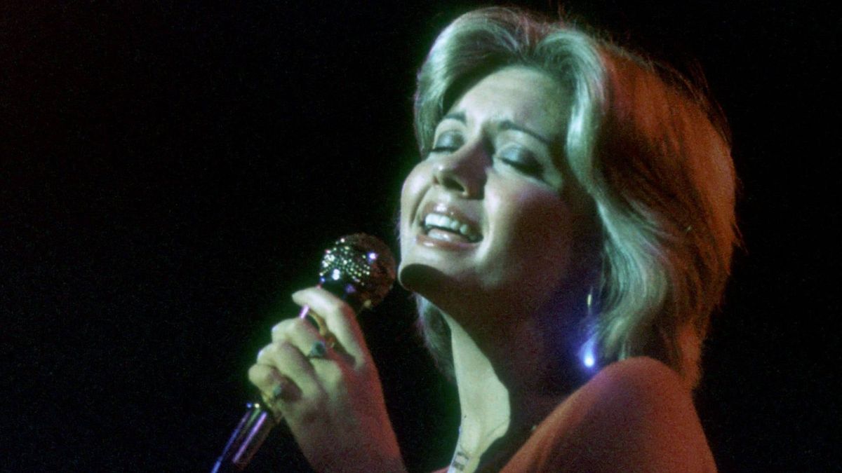 Olivia Newton-John (1975)