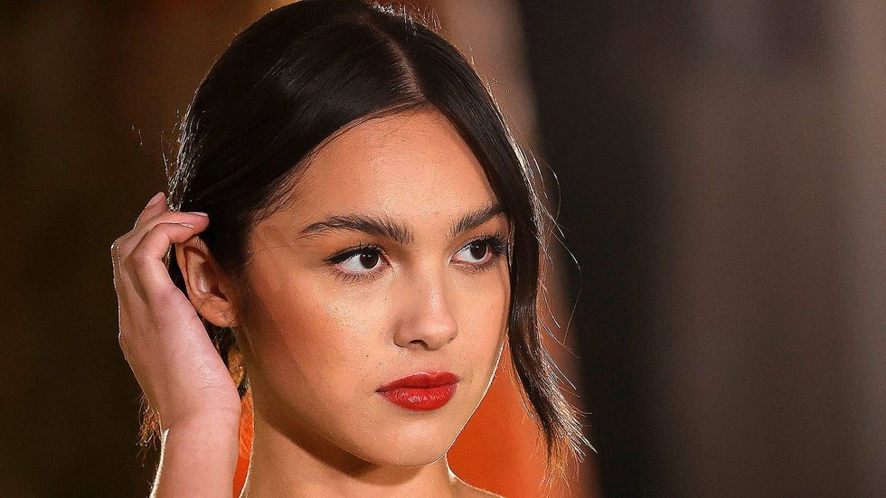 Olivia Rodrigo reveals she got Ray-Bans, candy, and a shoe horn from Joe Biden at the White House