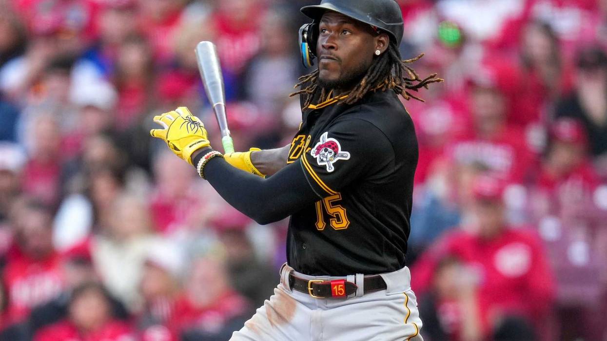 Oneil Cruz swinging