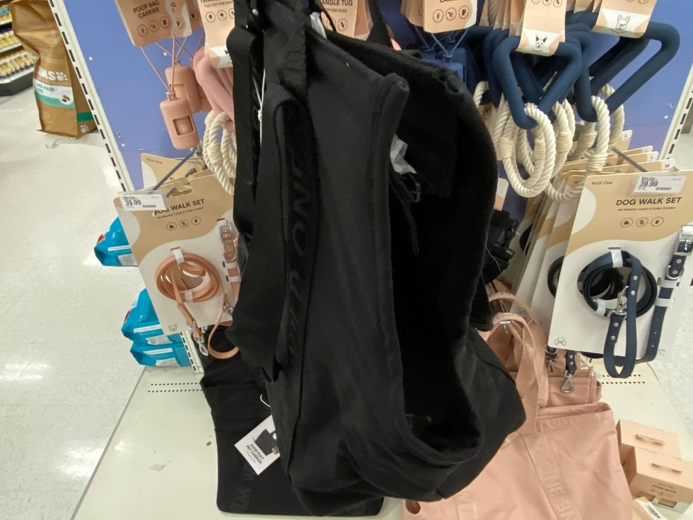opening in travel carrier for dog