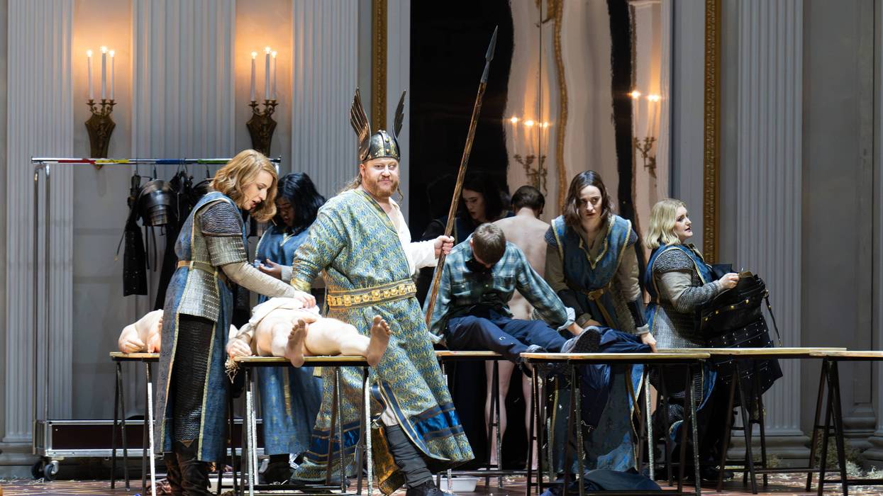 Opera - Nicholas Brownlee 369