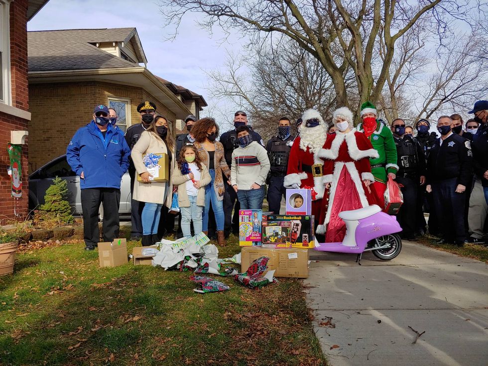 Operation Santa helps children of fallen Chicago police officers celebrate Christmas
