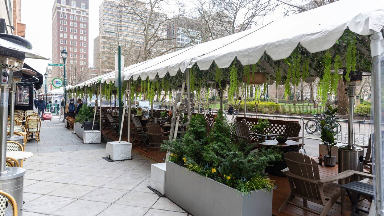 Outdoor dining tables in Rittenhouse Square