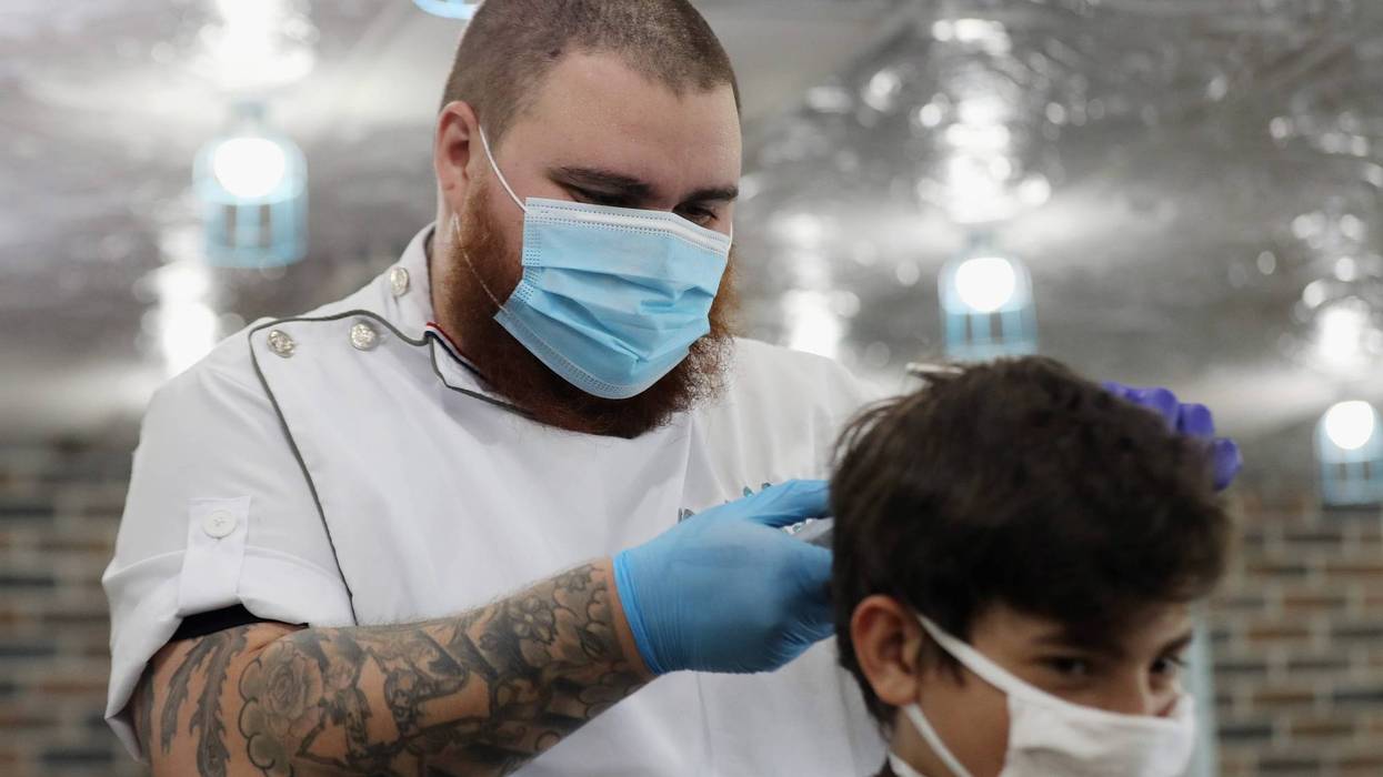 Outdoor haircuts allowed in CA but some stylists skirt restrictions
