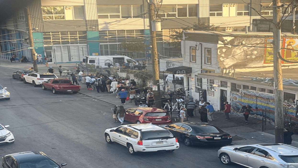 Overcrowding on Kensington street for mobile health provider