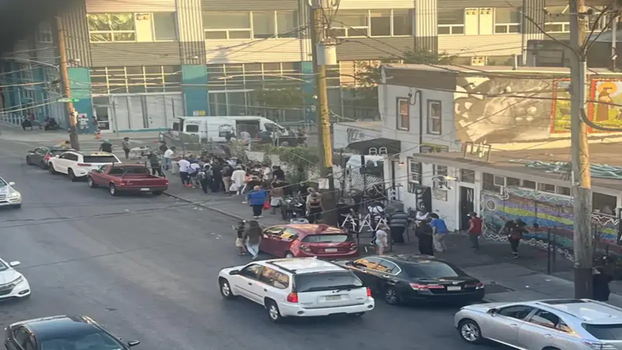 Overcrowding on Kensington street for mobile health provider